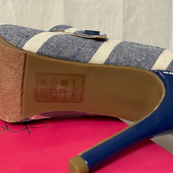 MANA - Light Denim with White Stripe Stiletto (NWOT) - Picture 6 of 9